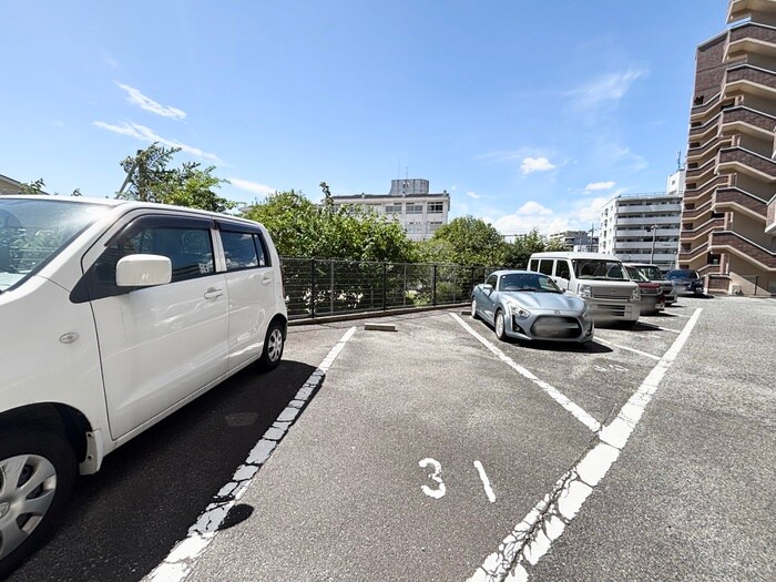 物件外観写真6　(駐車場)