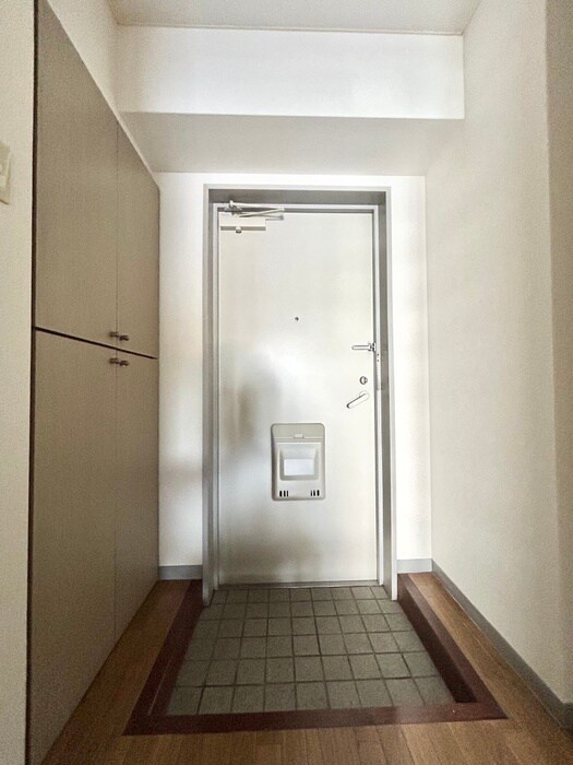 物件内観写真18　(玄関)