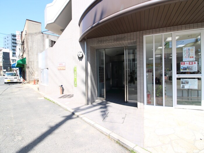 物件外観写真2　(エントランス部分)