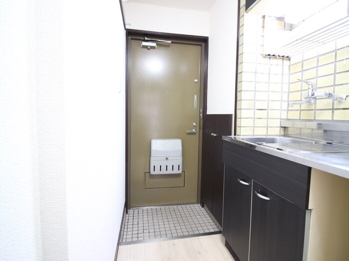 物件内観写真11　(玄関)