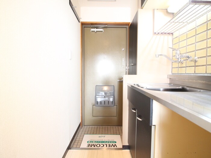 物件内観写真12　(玄関)