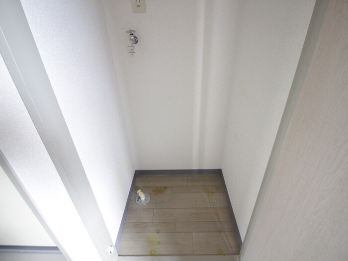物件内観写真18　(洗濯機置場)