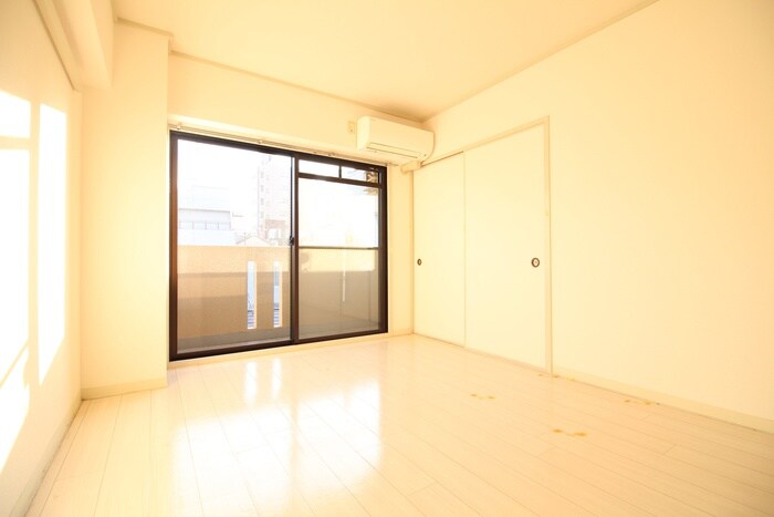 物件内観写真5　(室内からの展望)