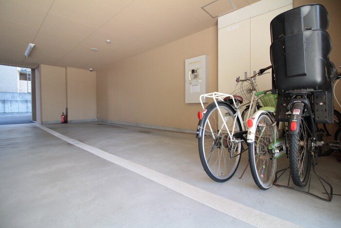物件外観写真5　(駐輪場)