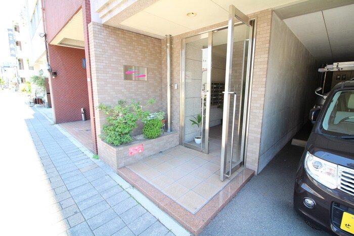 物件外観写真2　(エントランス部分)