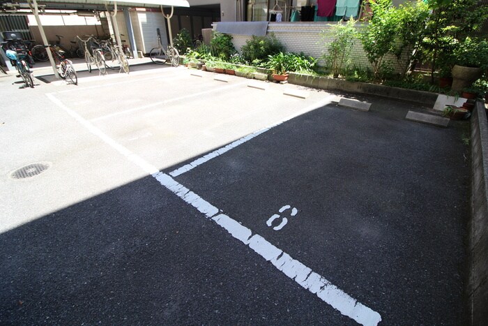 物件外観写真4　(駐車場)