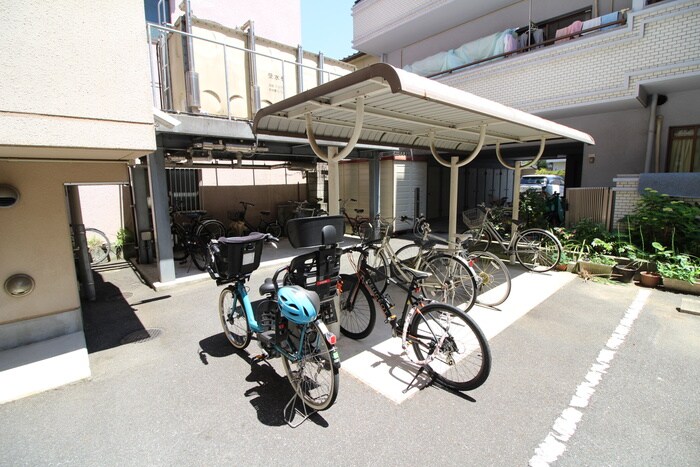 物件外観写真5　(駐輪場)