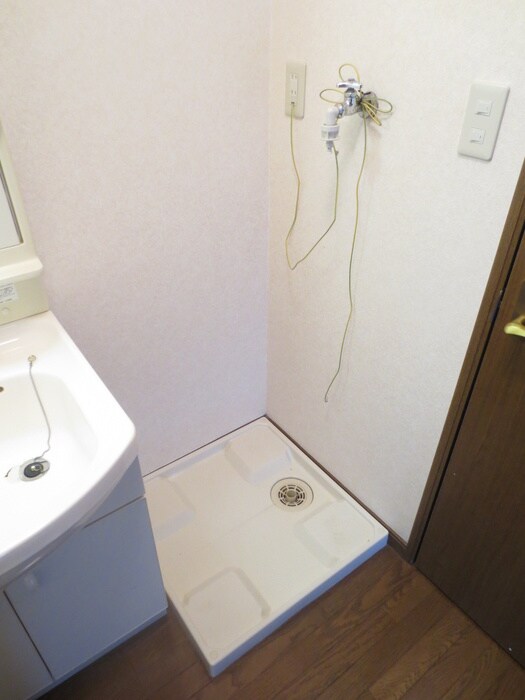 物件内観写真10　(洗濯機置場)