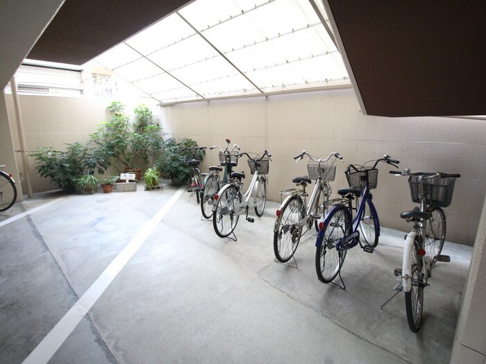 物件外観写真3　(駐輪場)