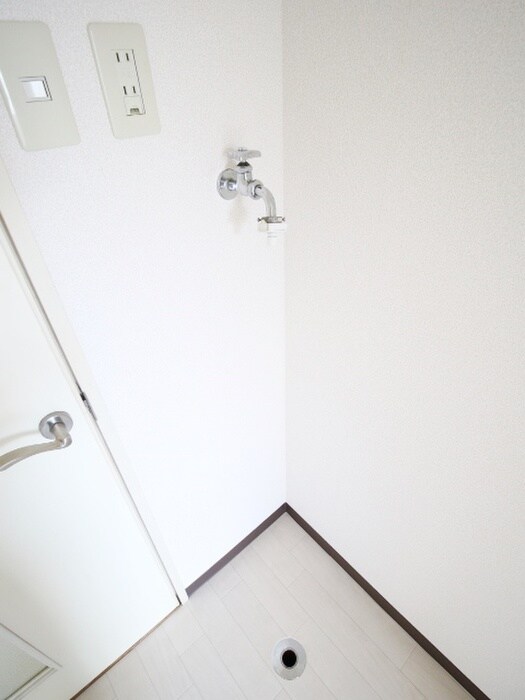 物件内観写真11　(洗濯機置場)