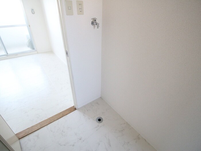 物件内観写真13　(洗濯機置場)