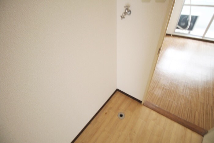 物件内観写真17　(洗濯機置場)