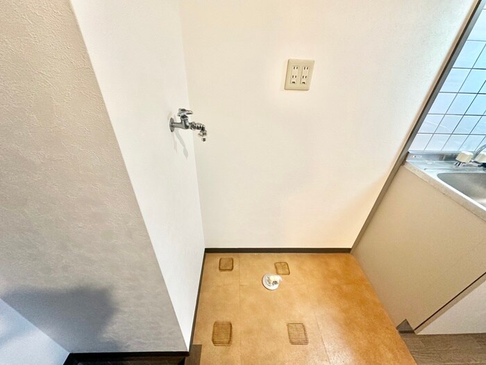 物件内観写真12　(洗濯機置場)