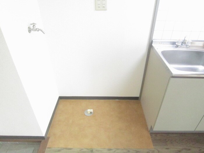 物件内観写真13　(洗濯機置場)