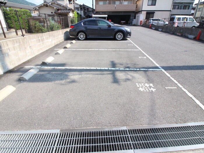 物件外観写真5　(駐車場)