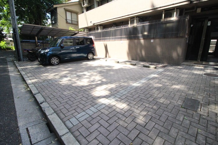 物件外観写真6　(駐車場)