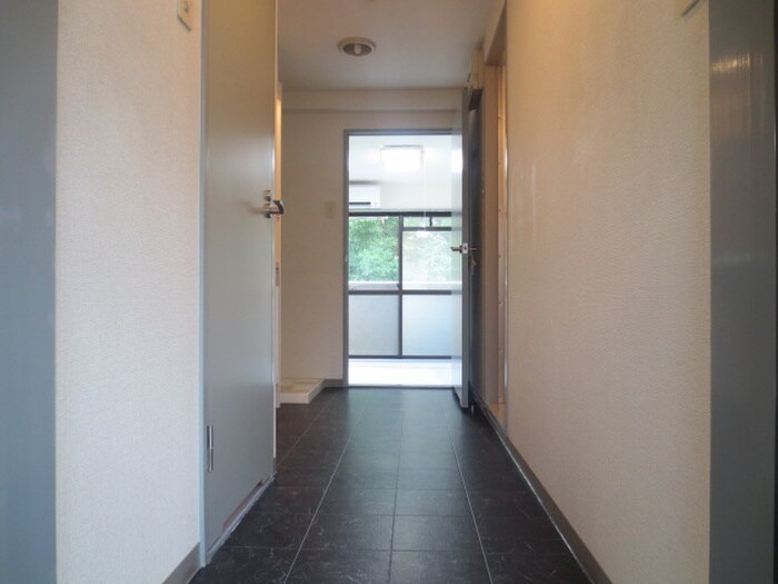 物件内観写真13　(玄関)