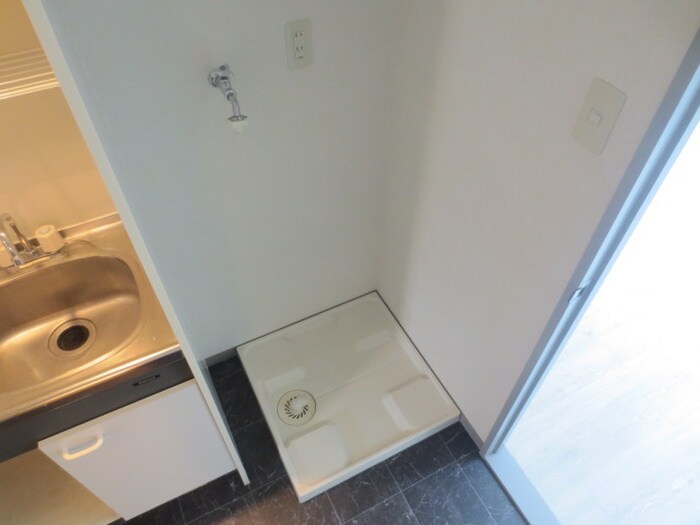 物件内観写真16　(洗濯機置場)