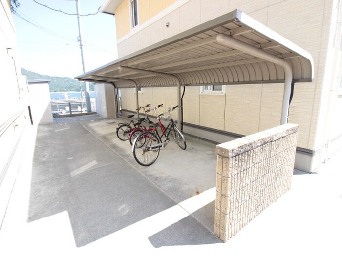 物件外観写真3　(駐輪場)