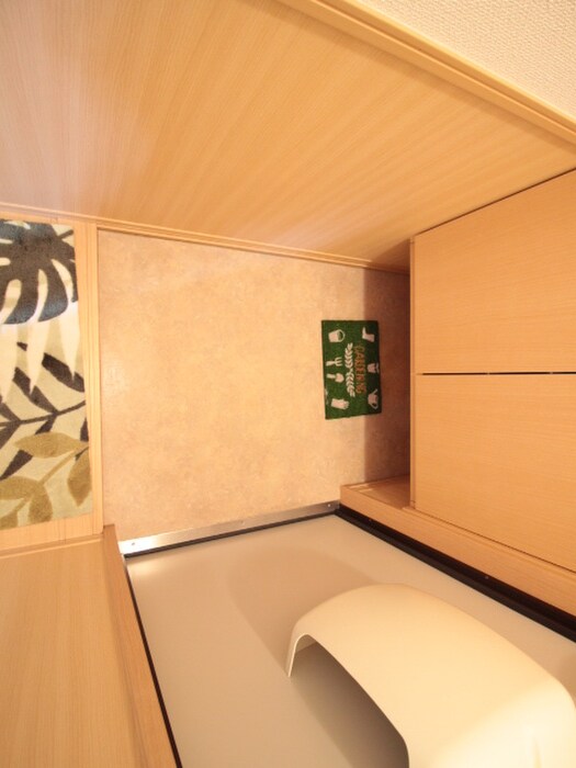 物件内観写真10　(玄関)