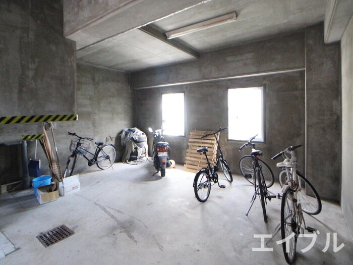物件外観写真3　(駐輪場)