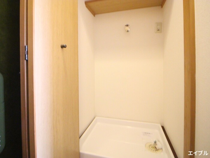 物件内観写真18　(洗濯機置場)