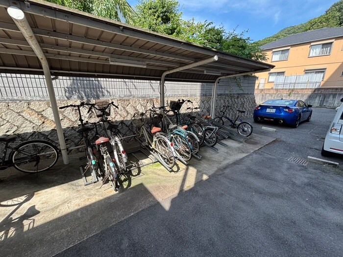物件外観写真6　(駐輪場)