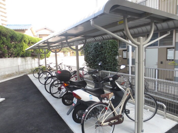 物件外観写真4　(駐輪場)