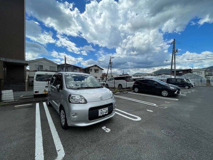 物件外観写真3　(駐車場)