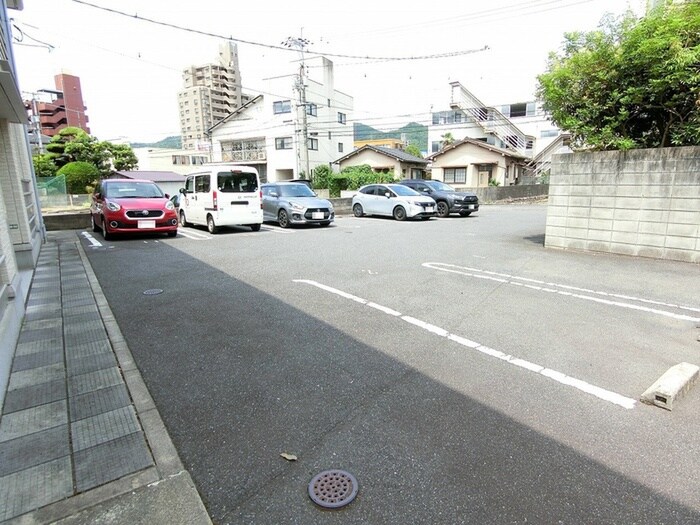 物件外観写真3　(駐車場)
