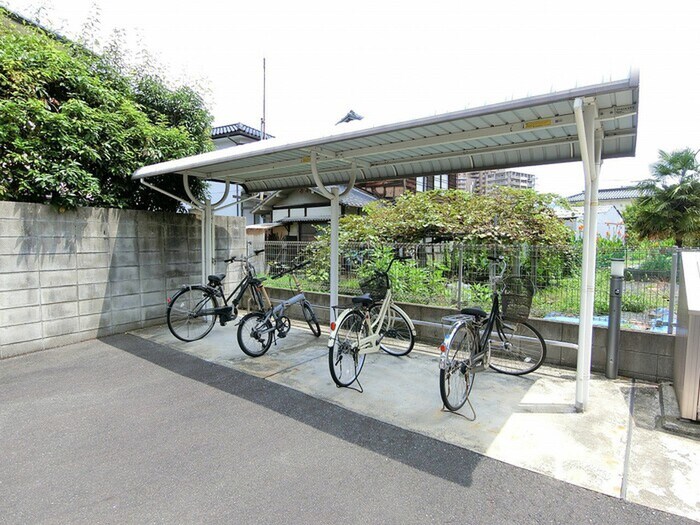 物件外観写真4　(駐輪場)