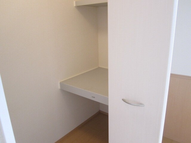 物件内観写真12　(収納)