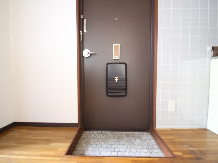 物件内観写真14　(玄関)