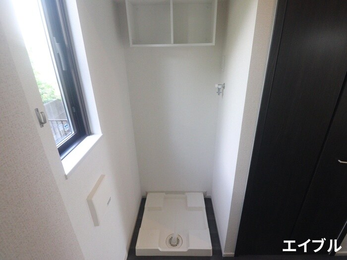 物件内観写真12　(洗濯機置場)