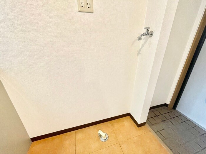 物件内観写真11　(洗濯機置場)