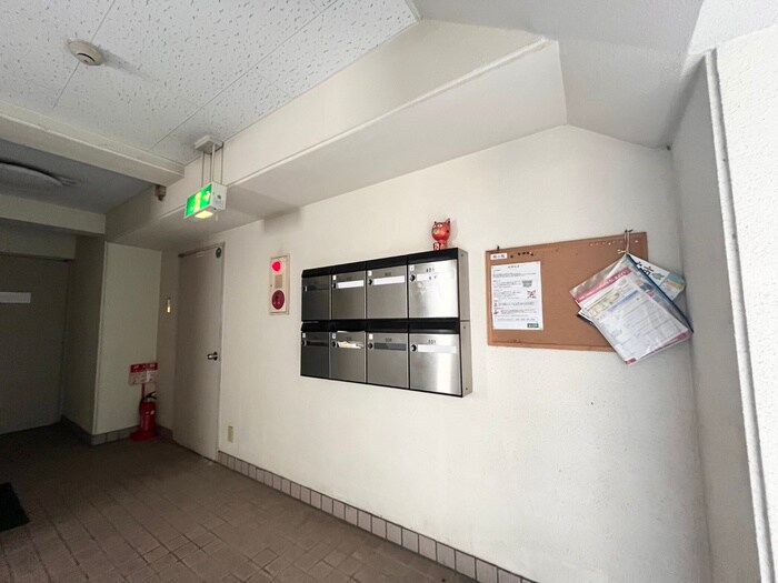 物件外観写真6　(エントランス部分)