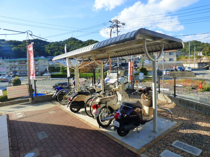 物件外観写真3　(駐輪場)