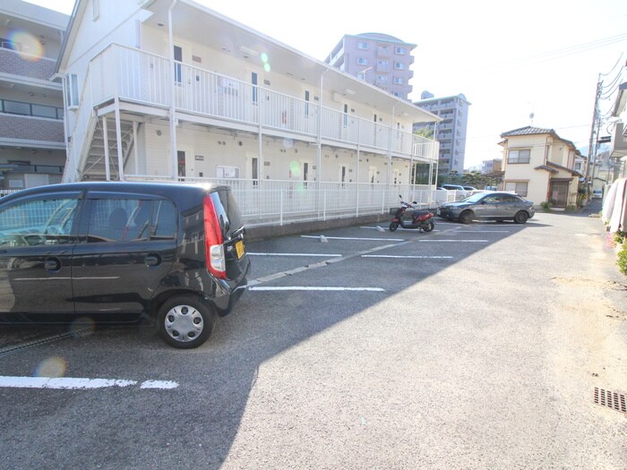 物件外観写真2　(駐車場)