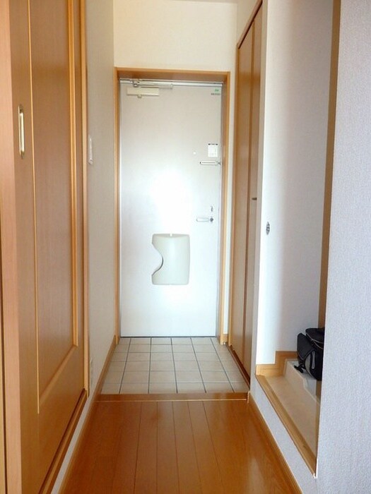 物件内観写真12　(玄関)