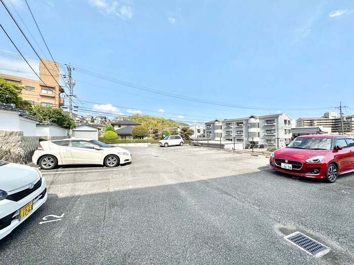 物件外観写真2　(駐車場)