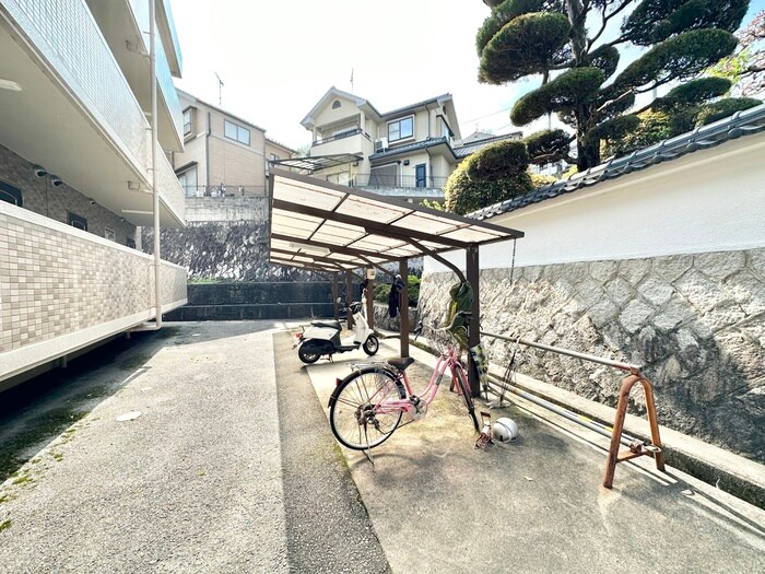 物件外観写真3　(駐輪場)