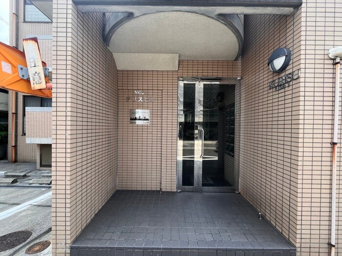 物件外観写真2　(エントランス部分)