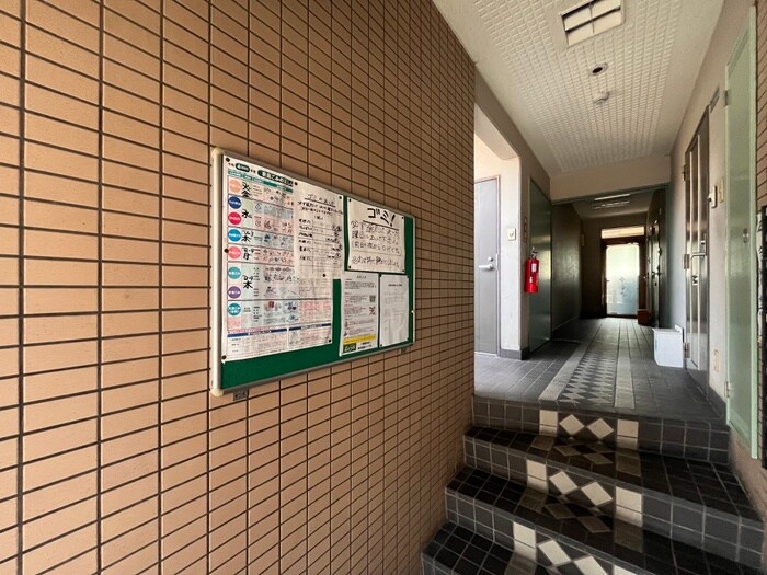 物件外観写真3　(エントランス部分)