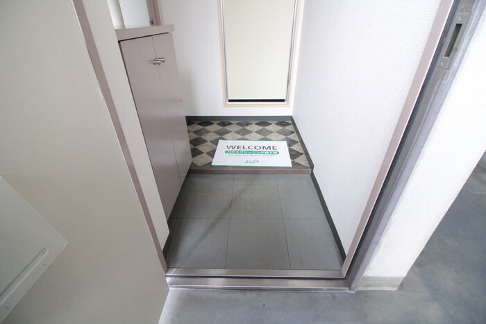 物件内観写真16　(玄関)