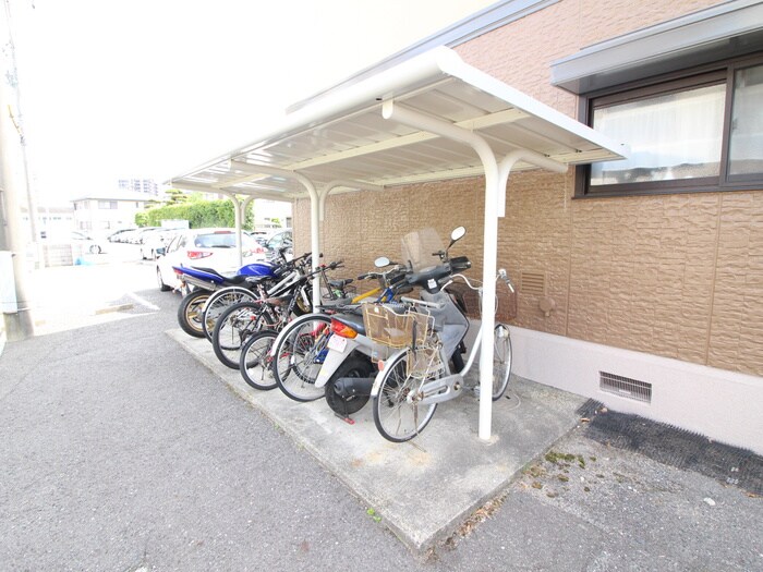 物件外観写真3　(駐輪場)