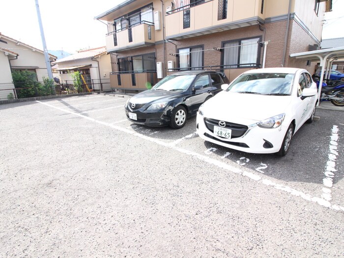 物件外観写真4　(駐車場)