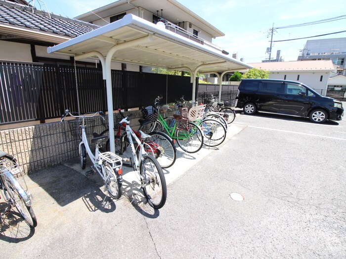 物件外観写真4　(駐輪場)