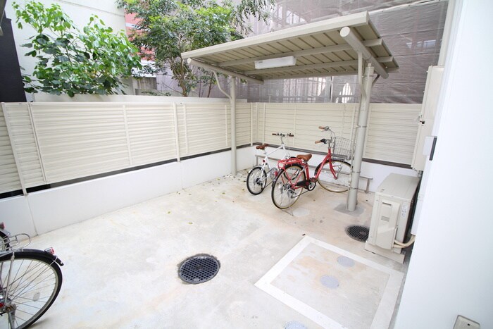 物件外観写真4　(駐輪場)