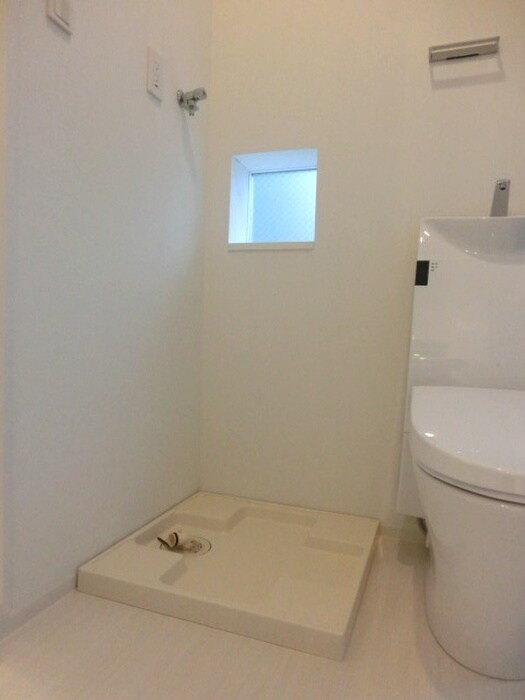 物件内観写真11　(洗濯機置場)