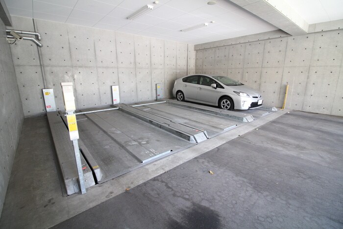 物件外観写真2　(駐車場)